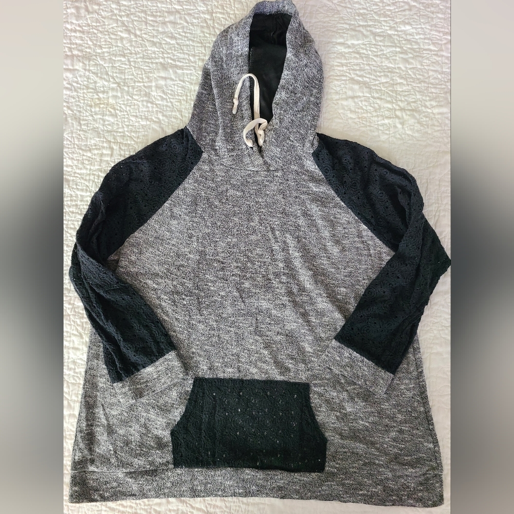 1X women lace sleeve black sweatshirt